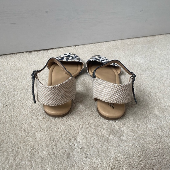 **LUCKY BRAND FLATS** - Picture 4 of 6